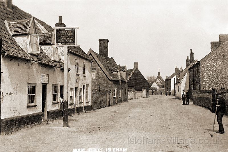 Isleham Red Lion.jpg - West Street, looking East towards the village centre, Red Lion Public House on the left
